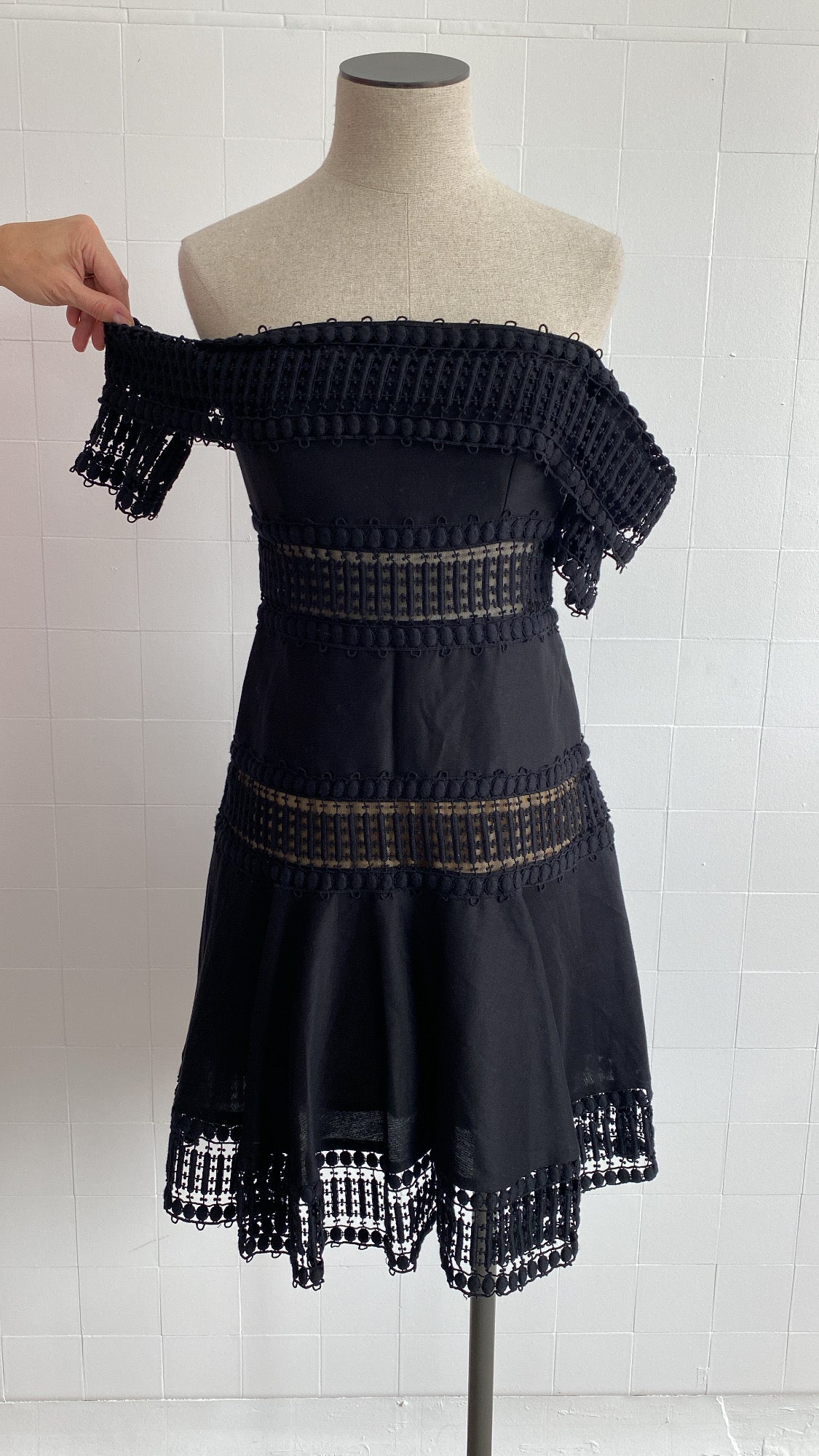 THURLEY OFF SHOULDER BLACK DRESS - SIZE 8 Cercle Lifestyle THURLEY OFF SHOULDER BLACK DRESS - SIZE 8 Cercle Lifestyle