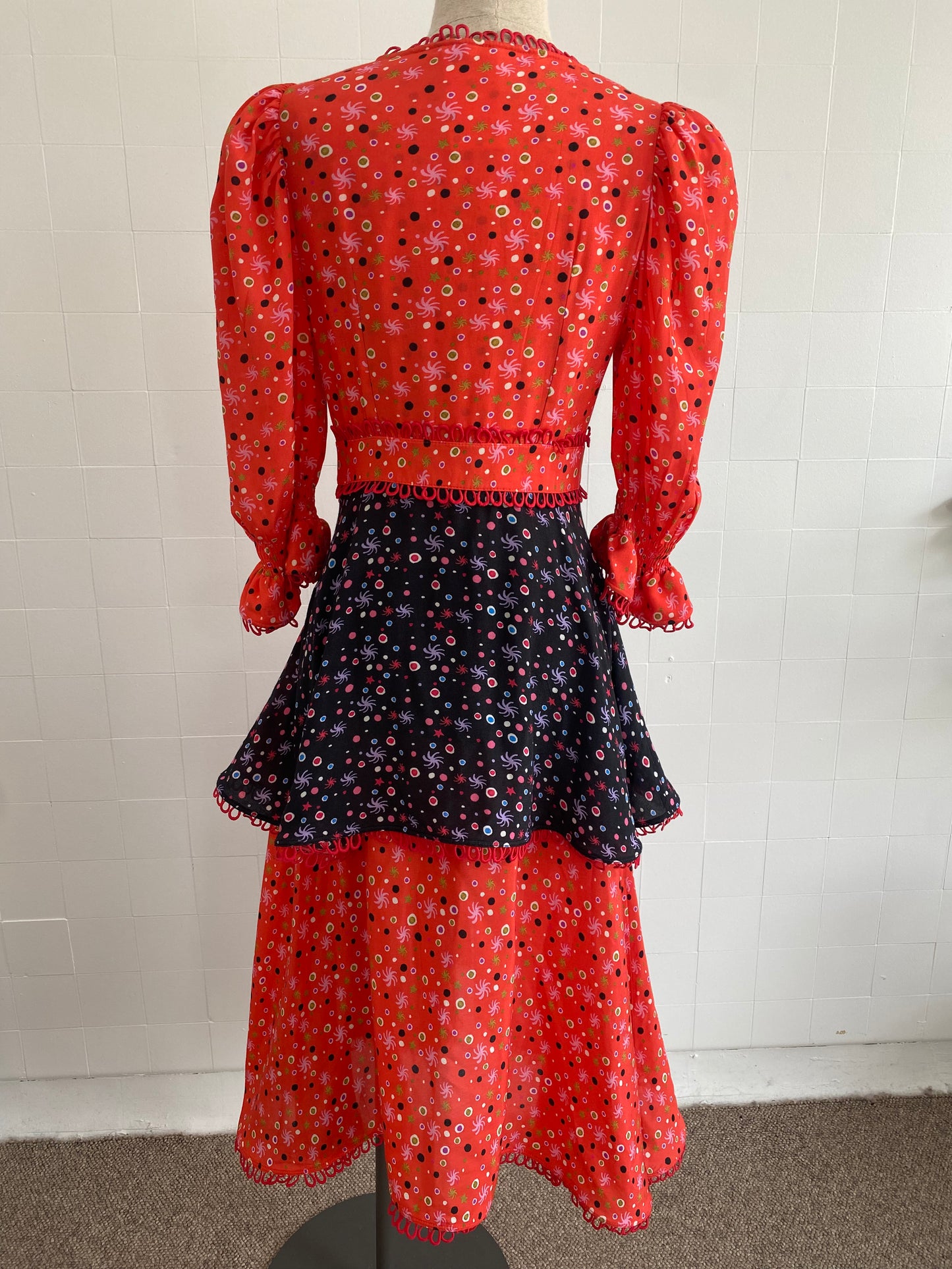 CELIA B LONG SLEEVE TIERED MIDI DRESS - SIZE S