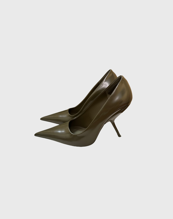 FERRAGAMO EVA PUMP - SIZE 7.5