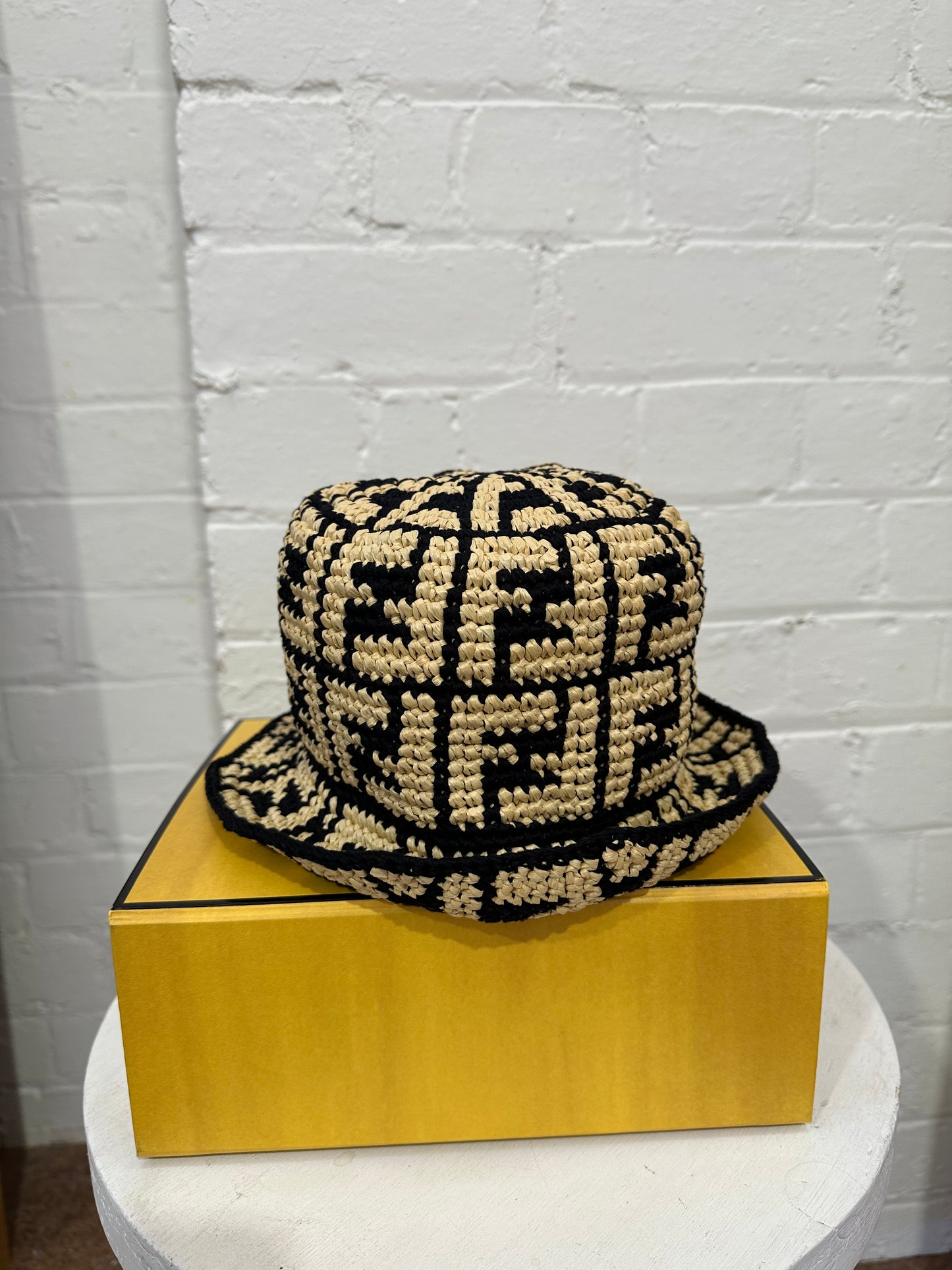 FENDI LOGO MONOGRAM BUCKET HAT - M/L