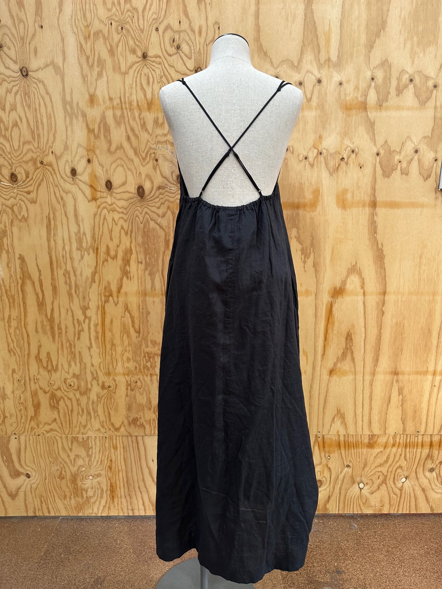 ASSEMBLY LABEL FIONA LINEN MIDI DRESS - SIZE 14