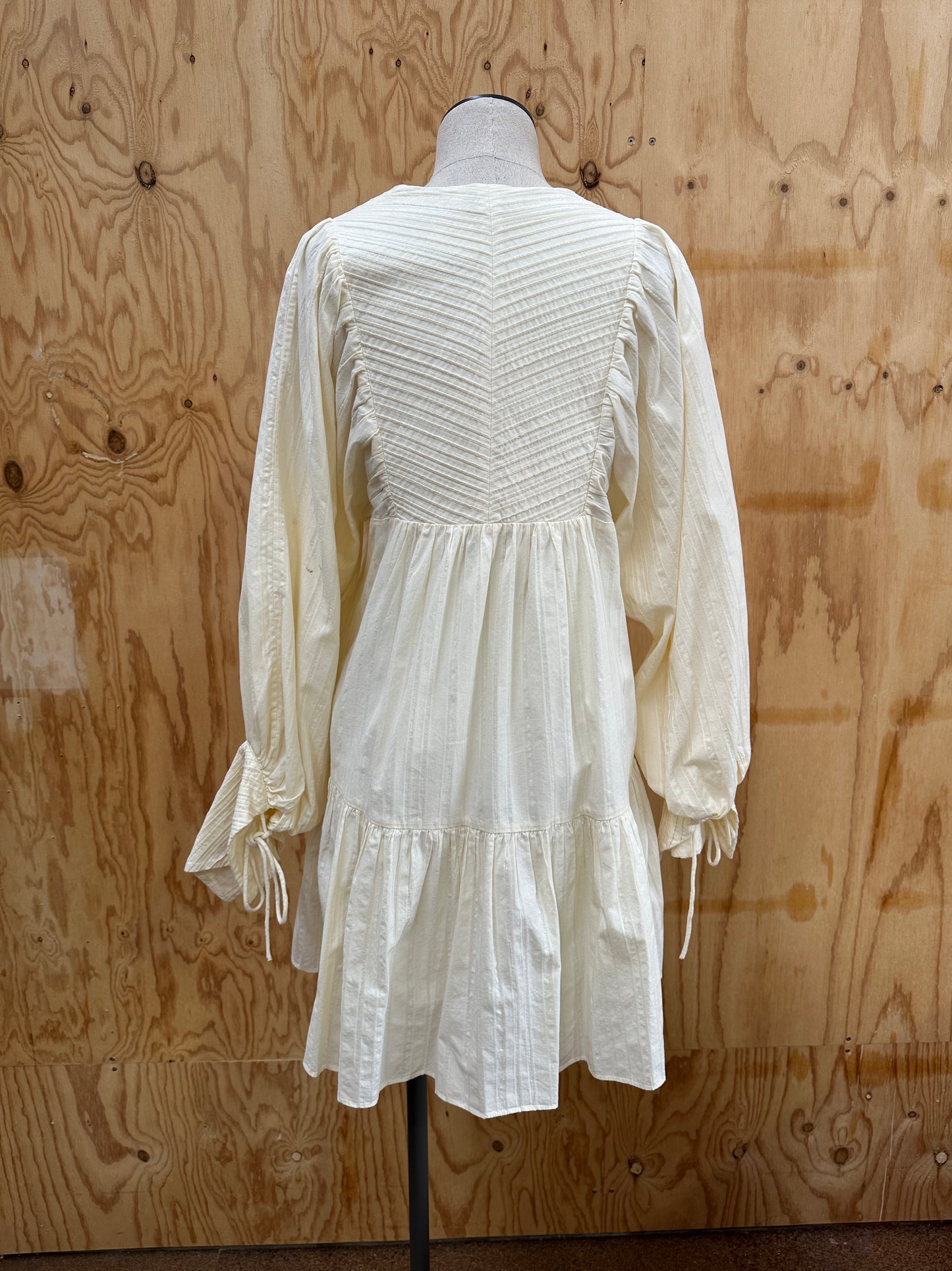 SHONA JOY ELLA PIN TUCK BALLOON SLEEVE MINI DRESS - SIZE 10