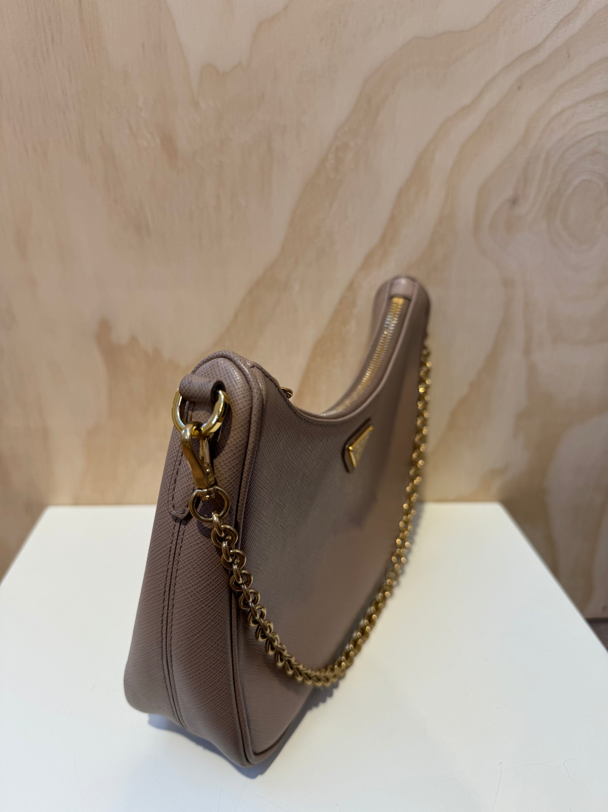 Prada saffiano cameo discount