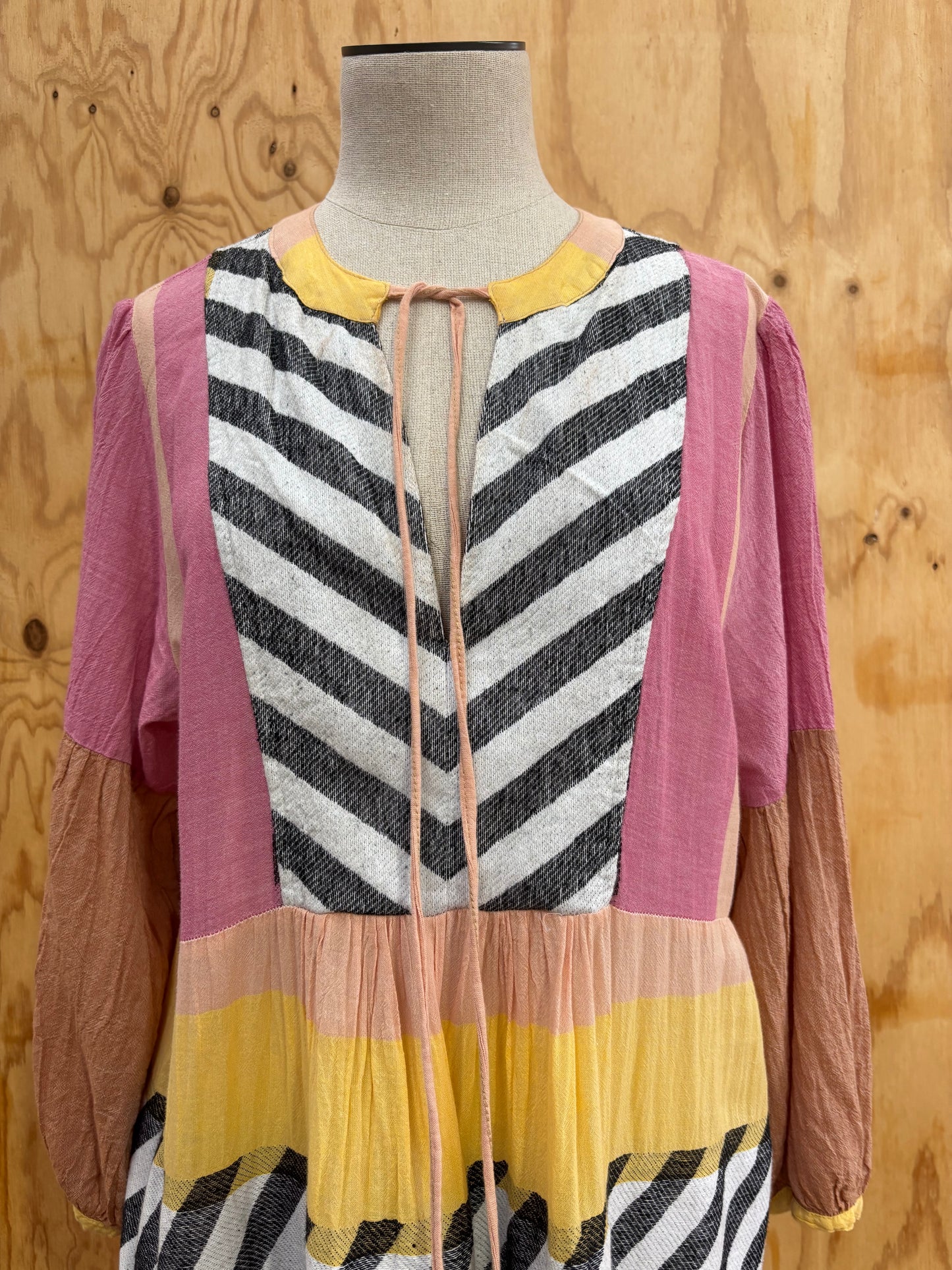 PEARL & CAVIAR MULTI COLOUR ZAKAR MAXI DRESS - S/M