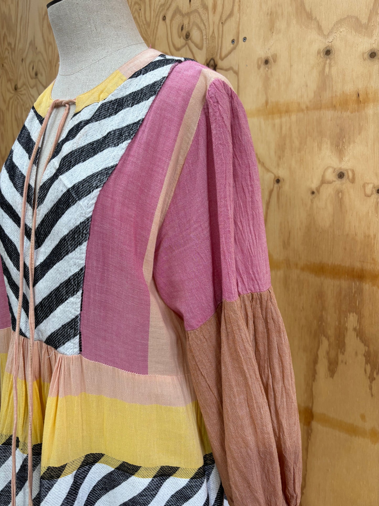 PEARL & CAVIAR MULTI COLOUR ZAKAR MAXI DRESS - S/M