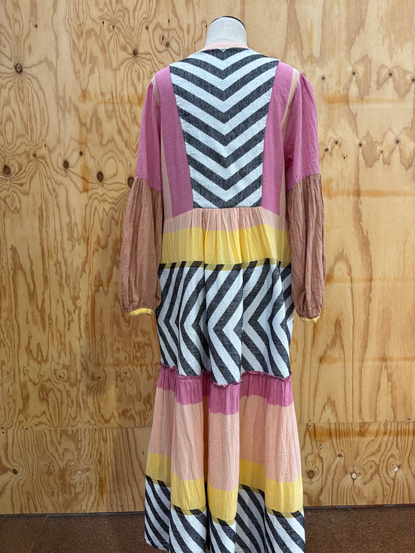 PEARL & CAVIAR MULTI COLOUR ZAKAR MAXI DRESS - S/M