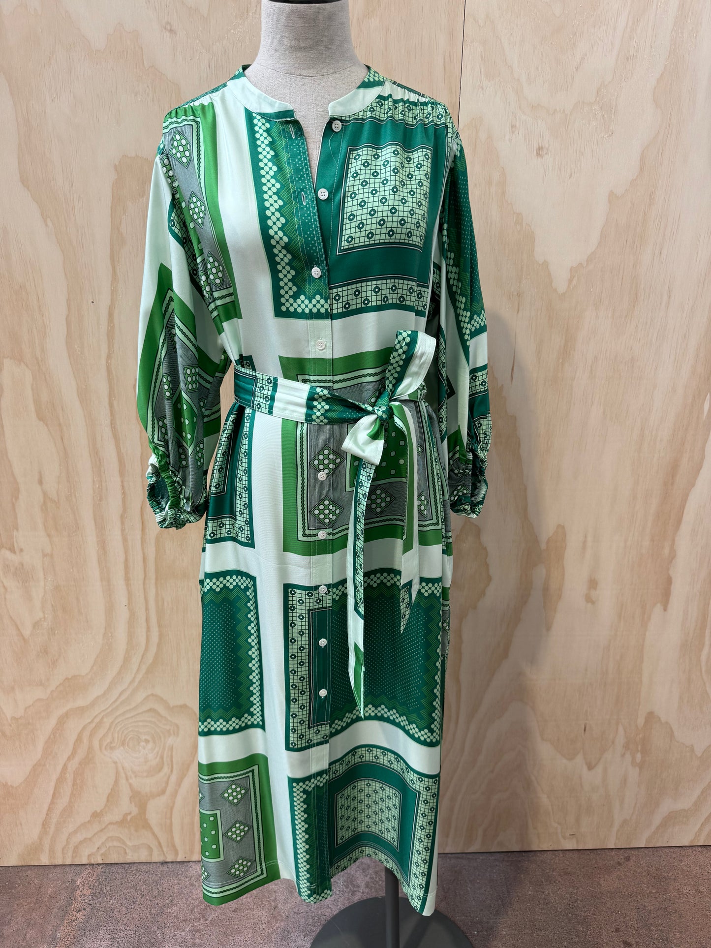 OROTON BANDANA GREEN SILK MAXI DRESS - SIZE 12 Cercle Lifestyle OROTON BANDANA GREEN SILK MAXI DRESS - SIZE 12 Cercle Lifestyle