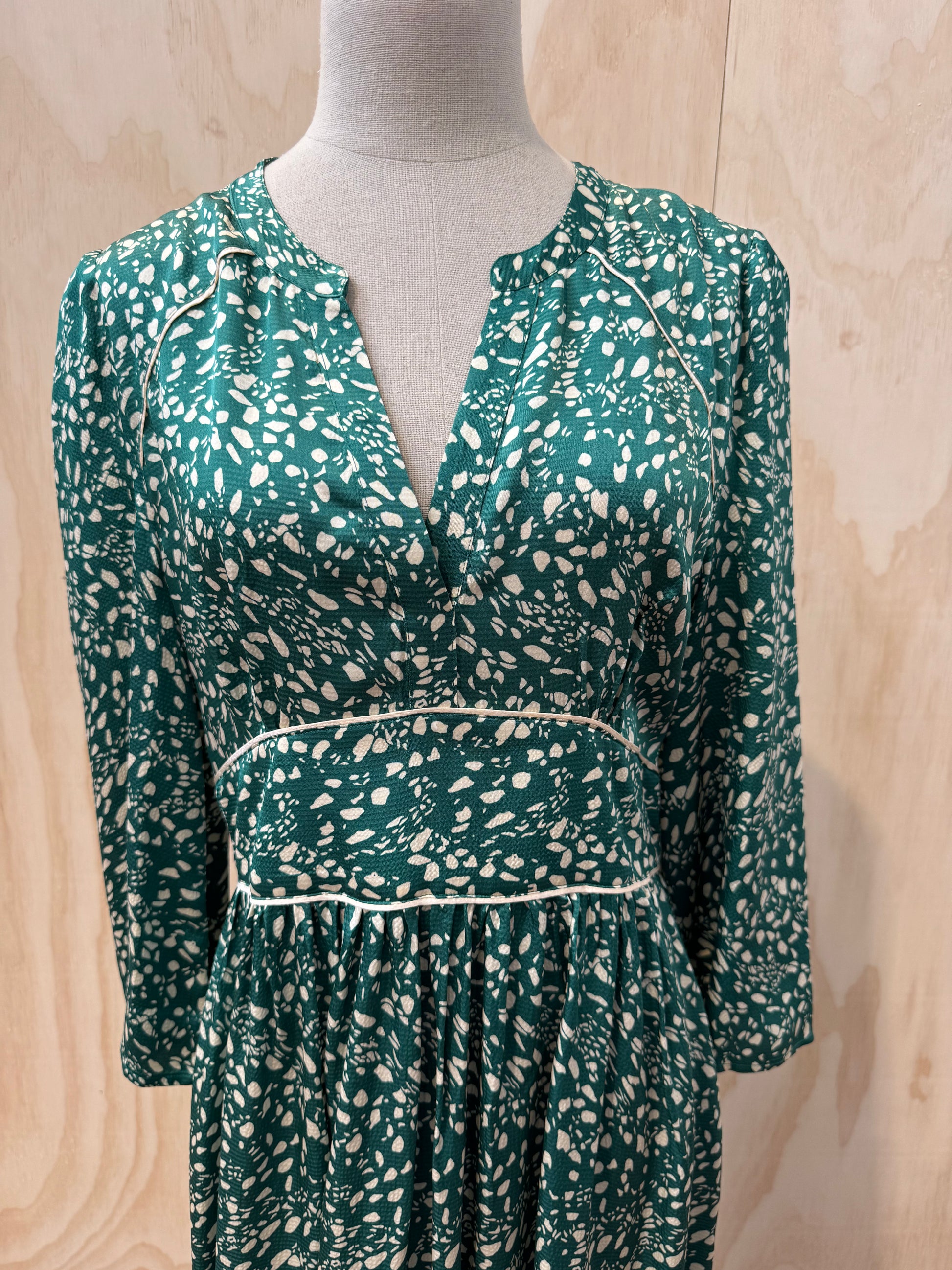 BASH GREEN LADY MAXI DRESS - SIZE 3 Cercle Lifestyle BASH GREEN LADY MAXI DRESS - SIZE 3 Cercle Lifestyle