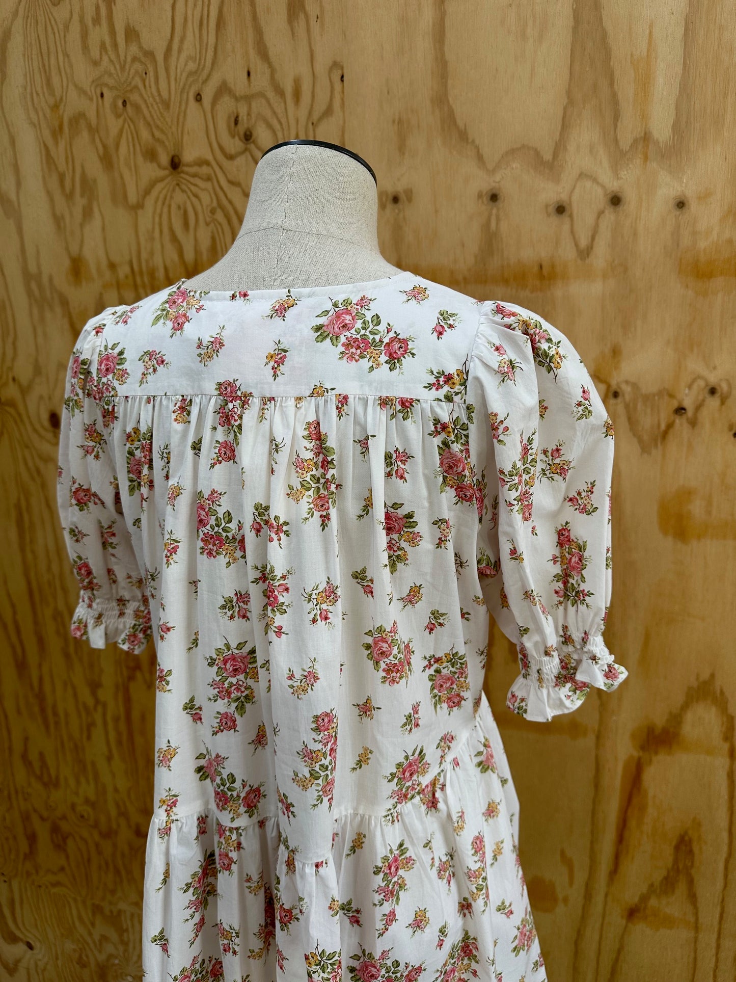 OAK MEADOWS HOLLY MINI DRESS FLORAL BLUSH - SIZE MEDIUM