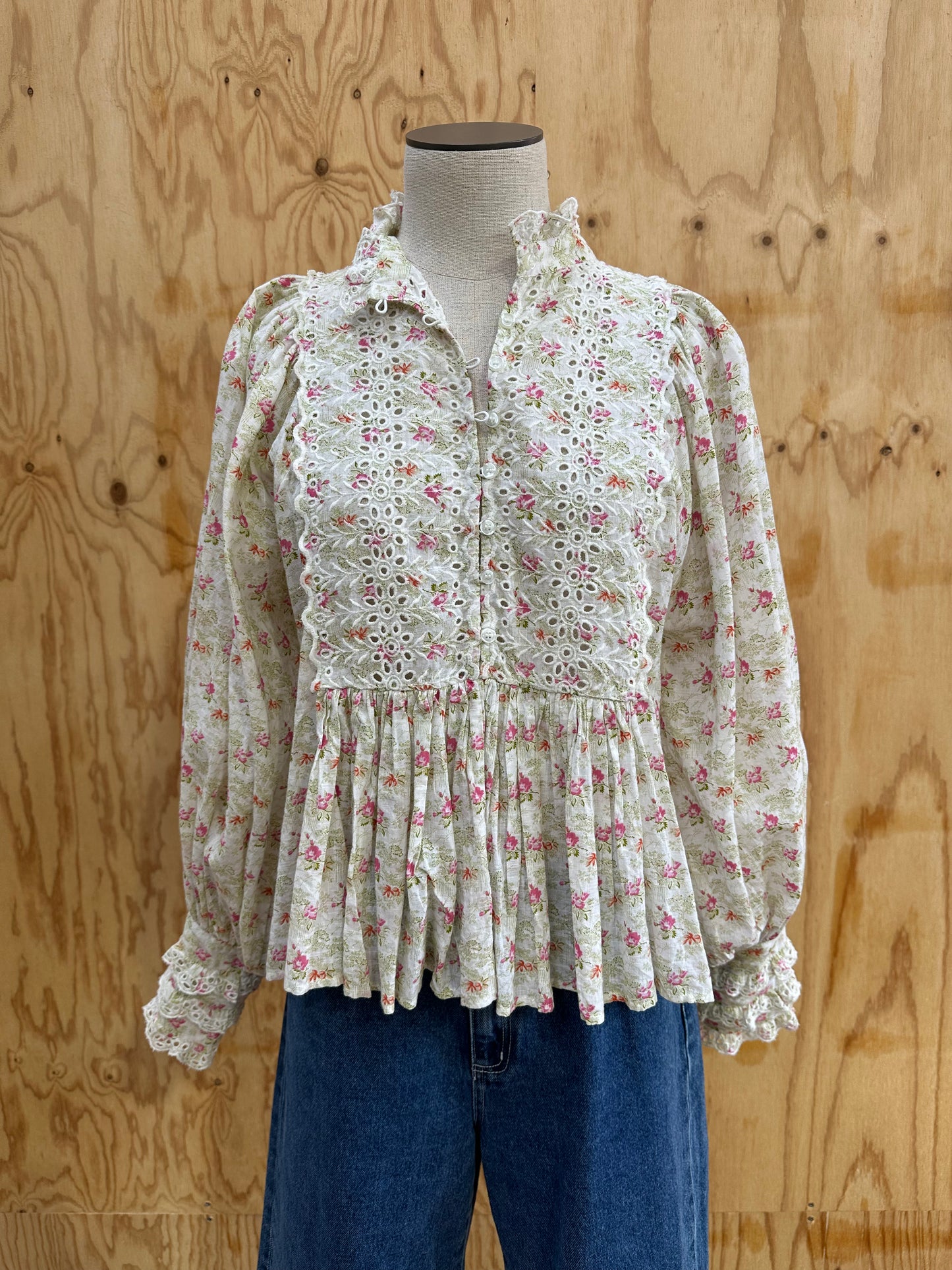 BY TIMO BRODERIE ANGLAISE  FLORAL BLOUSE - SIZE XS