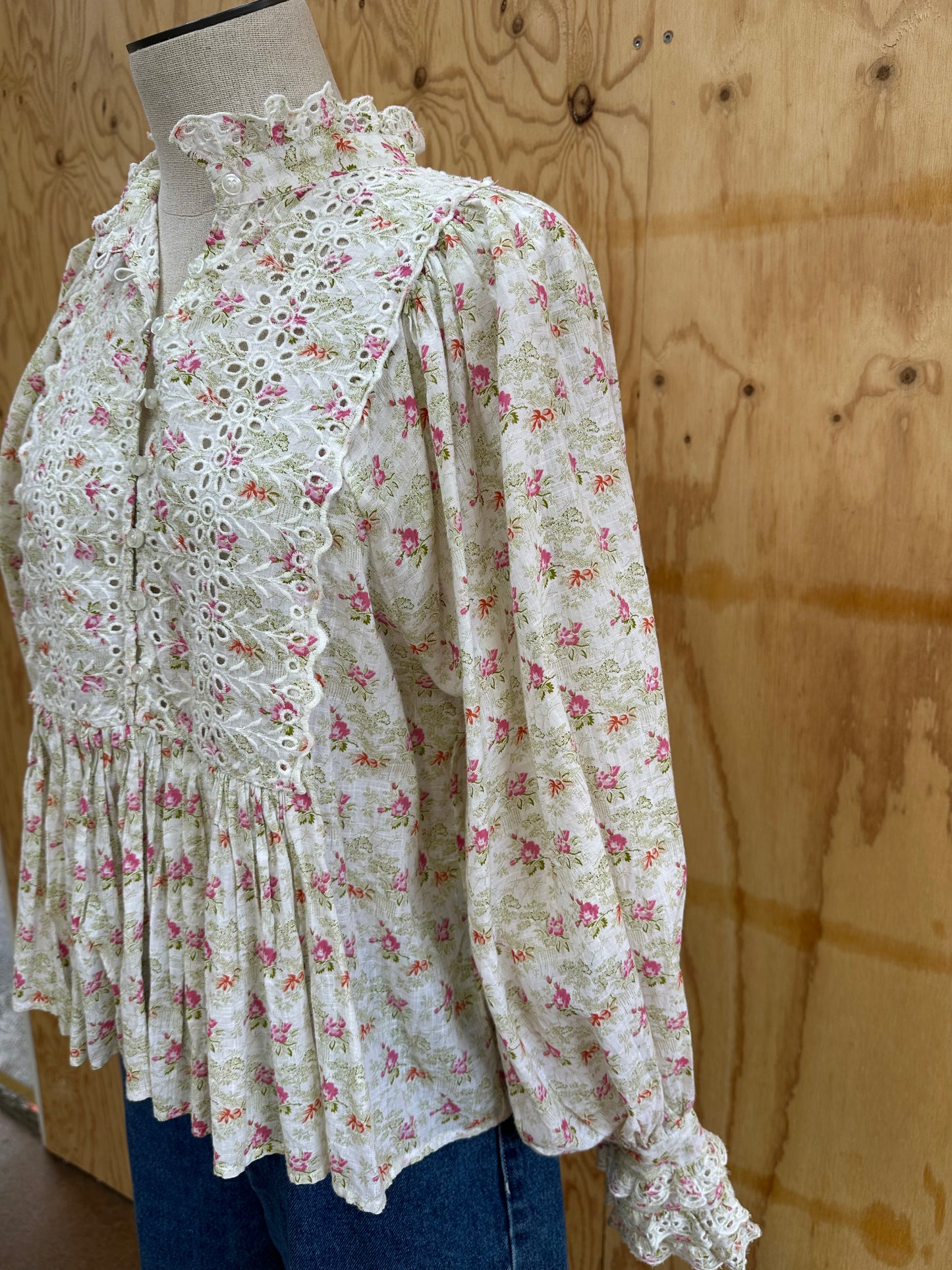 BY TIMO BRODERIE ANGLAISE  FLORAL BLOUSE - SIZE XS
