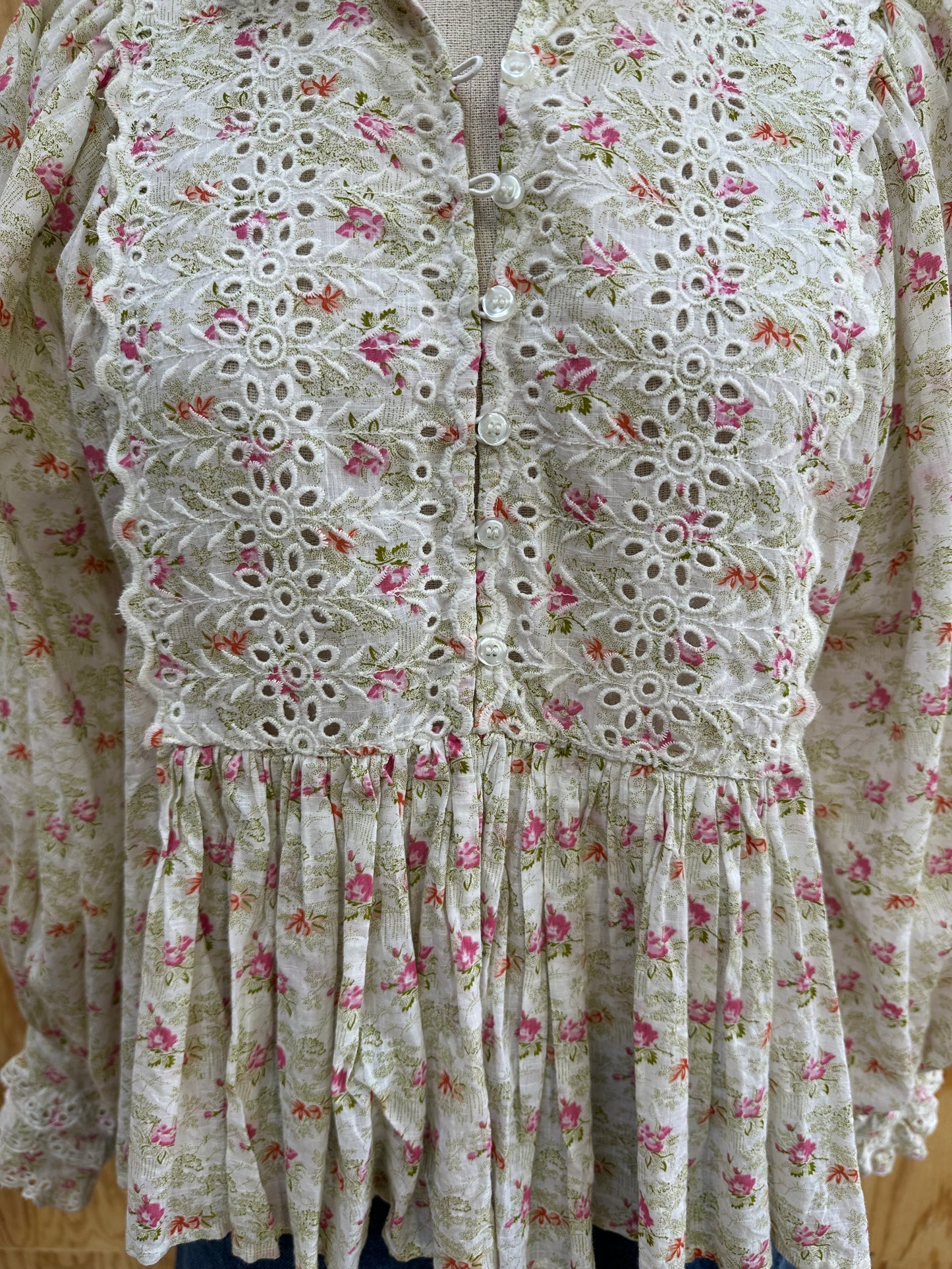 BY TIMO BRODERIE ANGLAISE  FLORAL BLOUSE - SIZE XS