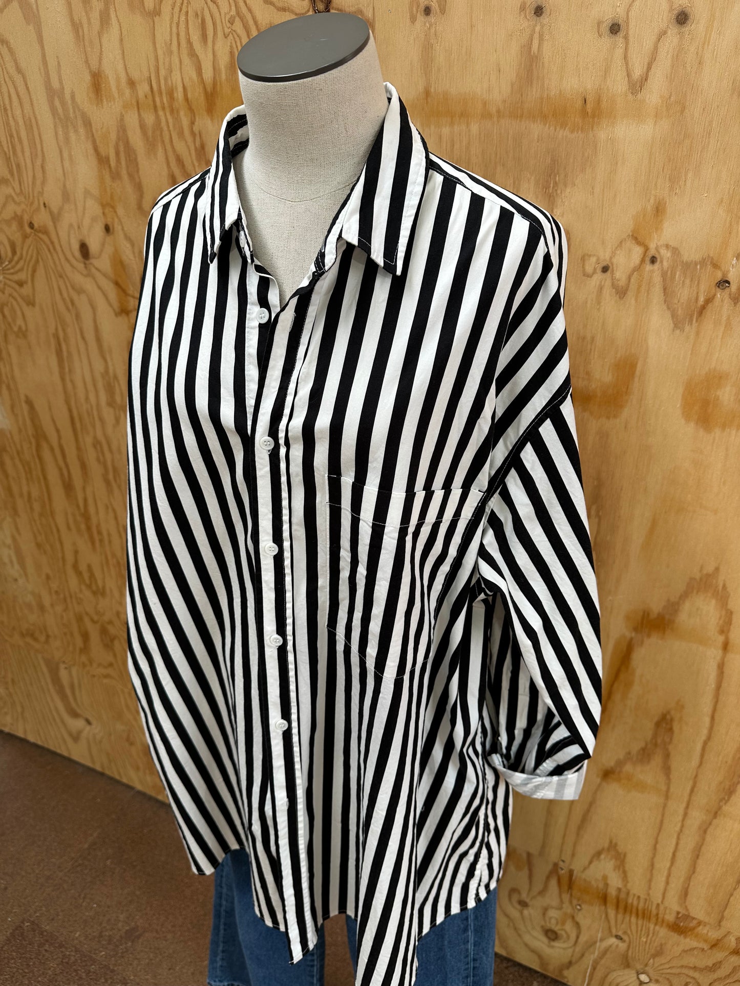 BLANCA BLACK AND WHITE STRIPE SHIRT - SIZE O/S